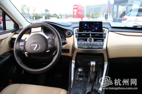 中型豪华SUV 雷克萨斯 NX300h