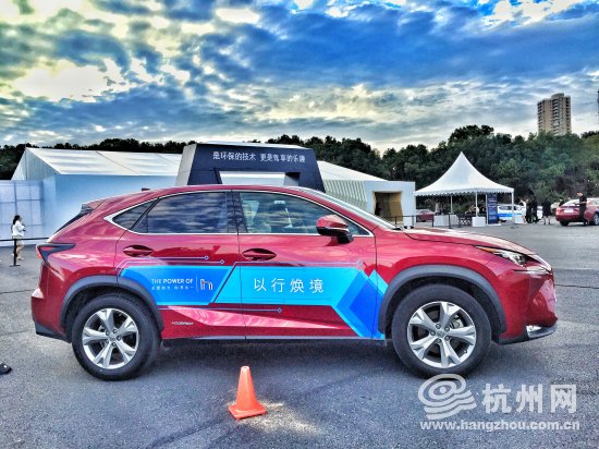 中型豪华SUV 雷克萨斯 NX300h